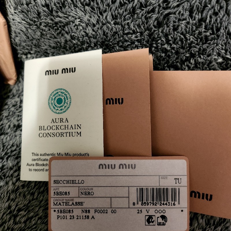 miumiu 水桶包 黑色 Matelassé 納帕皮革-12