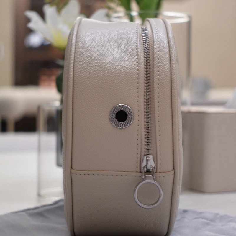 CHARLES & KEITH 菱格圓形斜背包 奶油白-1