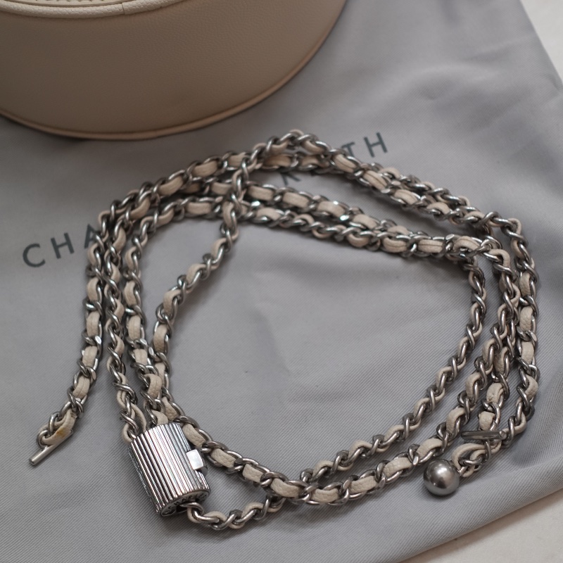 CHARLES & KEITH 菱格圓形斜背包 奶油白-4