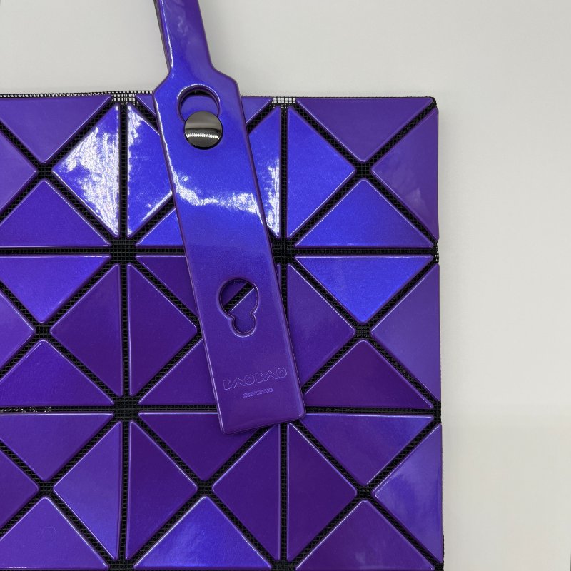 Issey Miyake 三宅一生 BAOBAO 6x6 亮面紫色 手提包-1