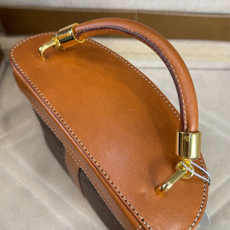 CELINE vintage Triomphe 半月盒子包🤎稀有貨色-13