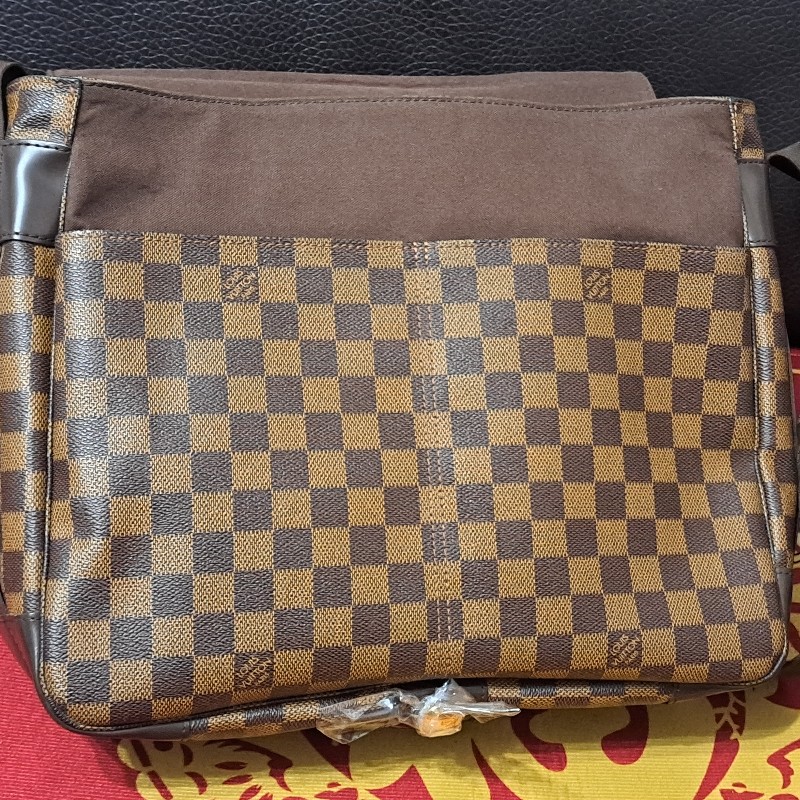 原價8萬多／精品店展示包／LV側背+斜挎包／筆電包-9