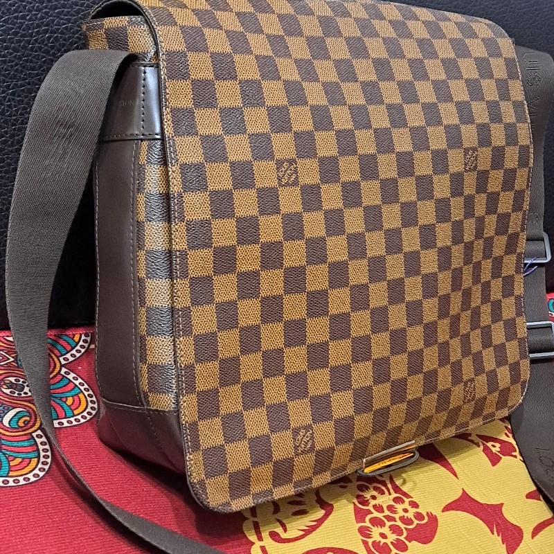 原價8萬多／精品店展示包／LV側背+斜挎包／筆電包-10