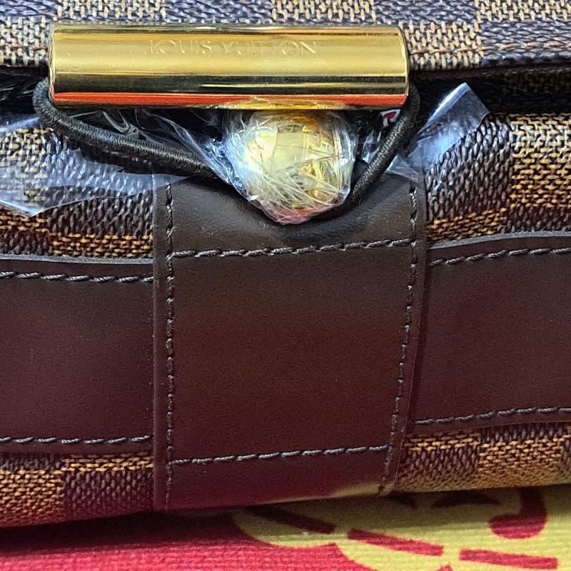 原價8萬多／精品店展示包／LV側背+斜挎包／筆電包-16