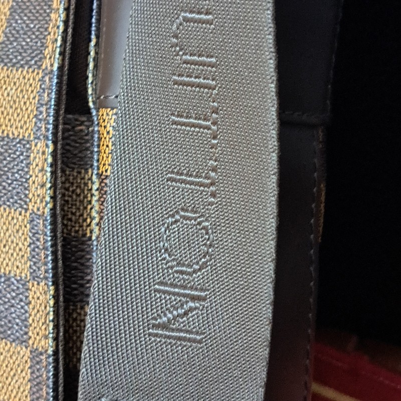 原價8萬多／精品店展示包／LV側背+斜挎包／筆電包-29