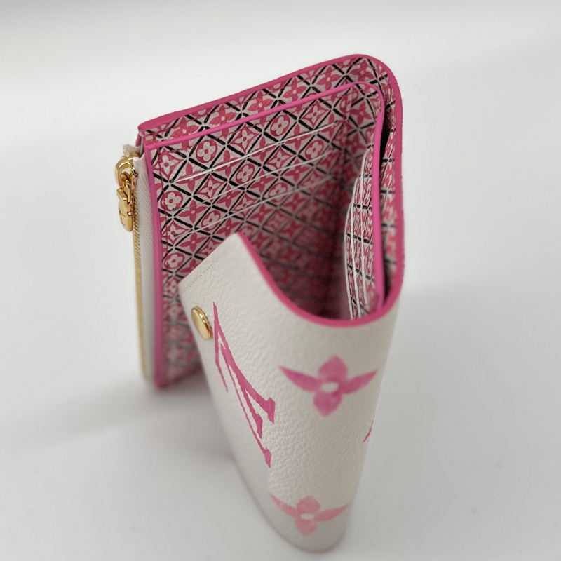 Louis Vuitton M82406 by the Pool Portefeuille Victorine 白粉色短夾-4