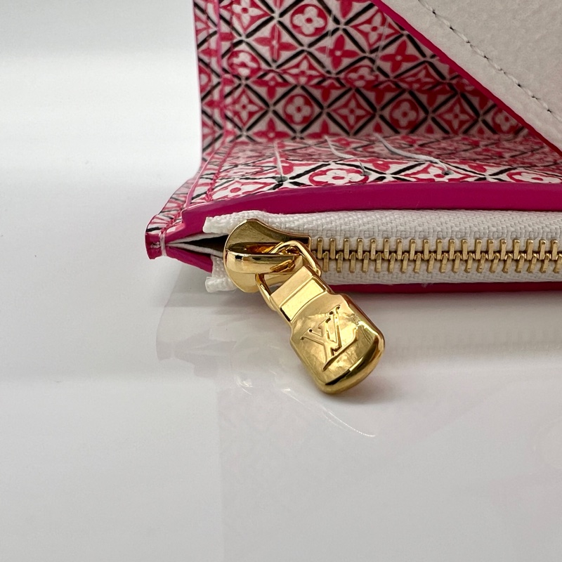 Louis Vuitton M82406 by the Pool Portefeuille Victorine 白粉色短夾-10