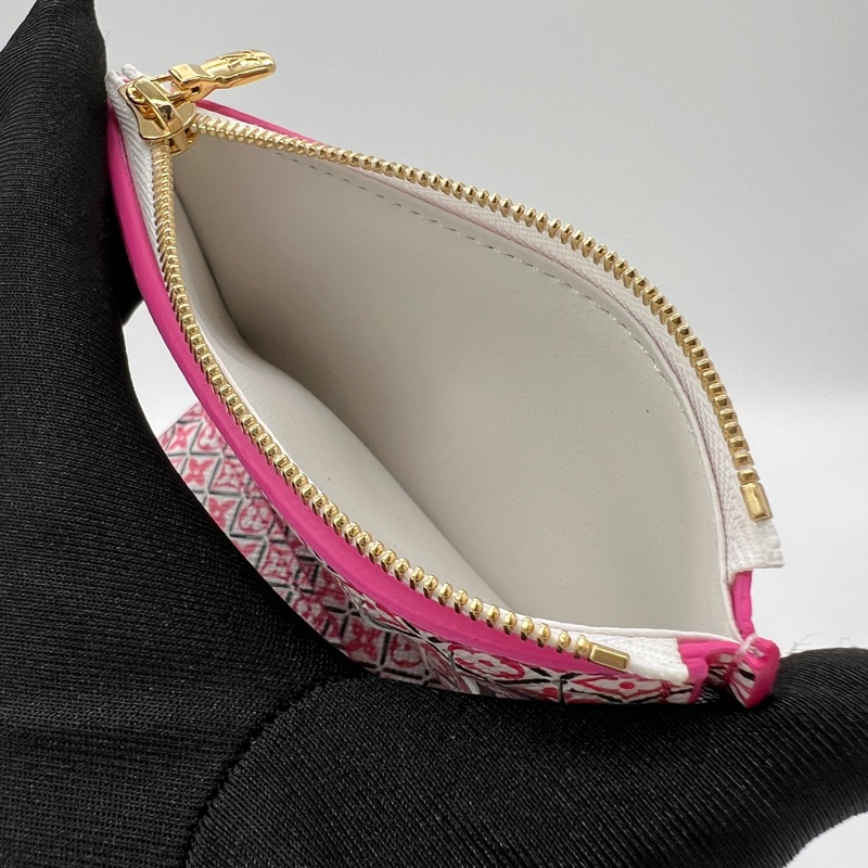 Louis Vuitton M82406 by the Pool Portefeuille Victorine 白粉色短夾-11