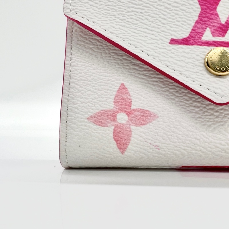 Louis Vuitton M82406 by the Pool Portefeuille Victorine 白粉色短夾-14