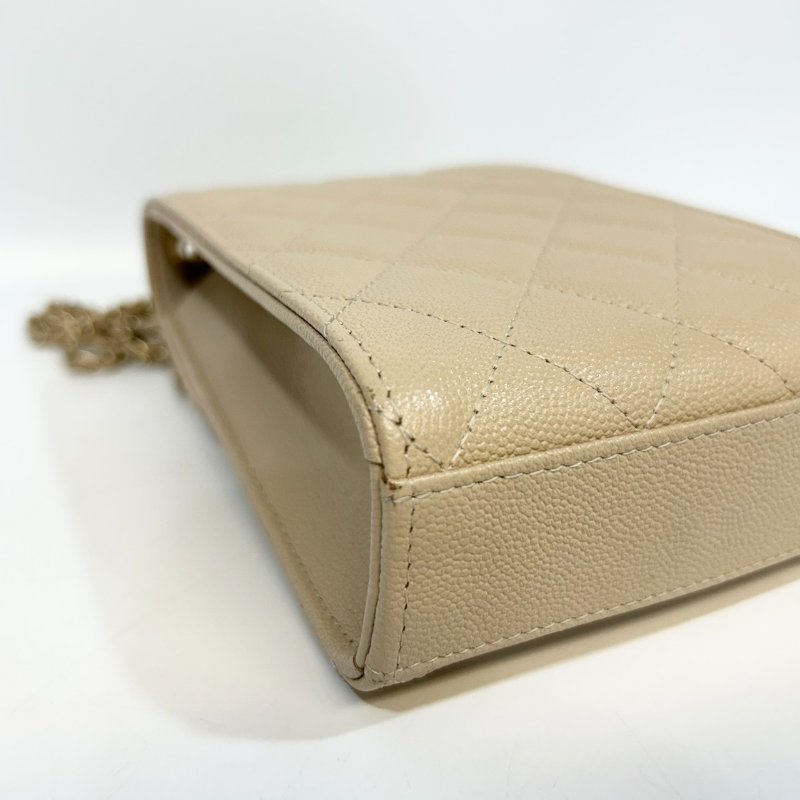 CHANEL米色粒紋山羊皮金釦下蓋手機包A84051-16