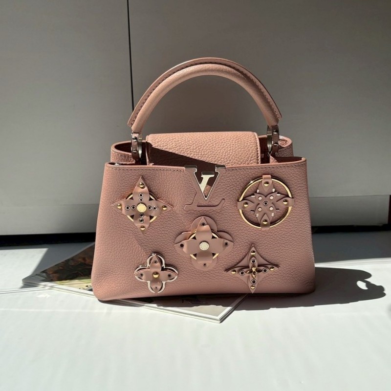 LV 限量浮雕字花淺粉色牛皮 capucines 包 小號-0