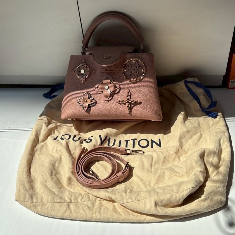 LV 限量浮雕字花淺粉色牛皮 capucines 包 小號-4