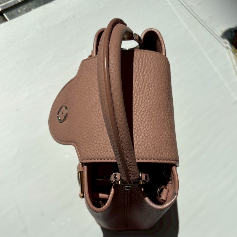 LV 限量浮雕字花淺粉色牛皮 capucines 包 小號-30