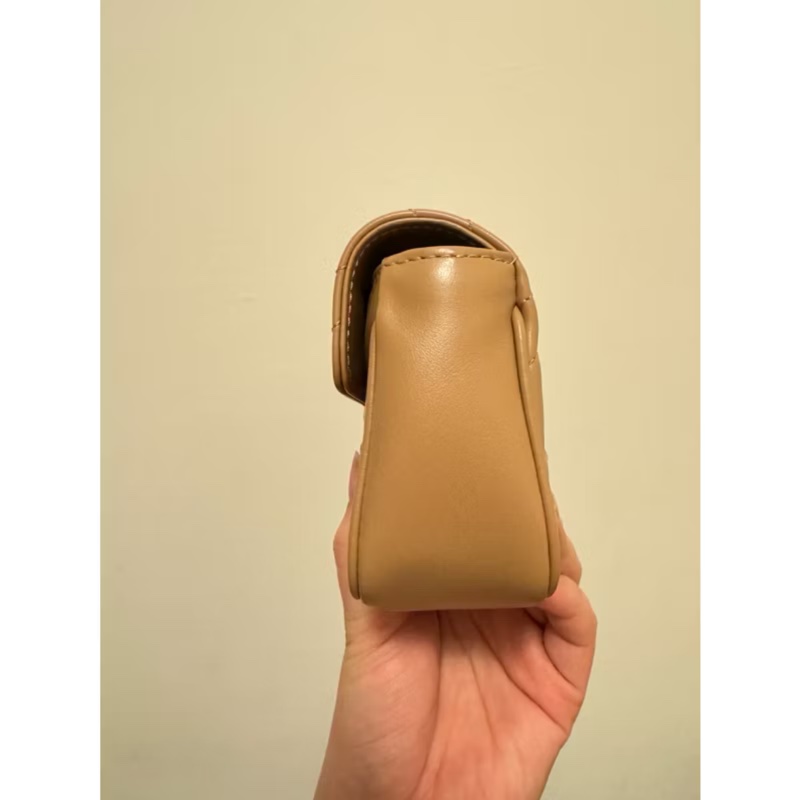GUCCI Marmont Supermini 玫瑰米色-山形紋縫線超迷你斜背包-2