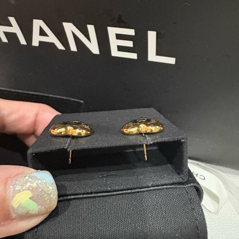 全新 Chanel 金色愛心熔岩黑琺瑯 小號 針式耳環-2