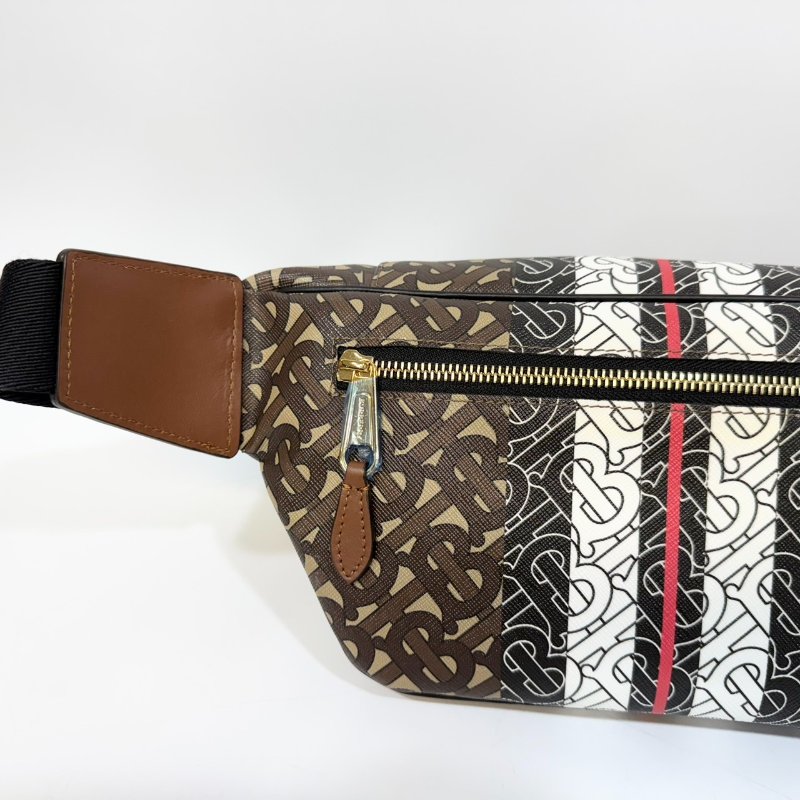 BURBERRY白黑棕金釦TB老花中號腰包8017212-7
