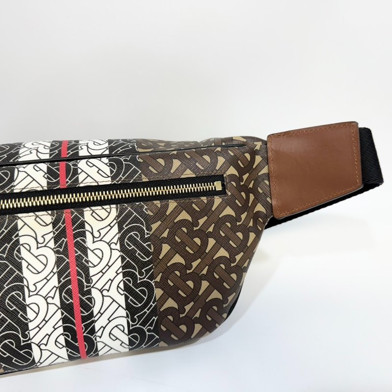 BURBERRY白黑棕金釦TB老花中號腰包8017212-8