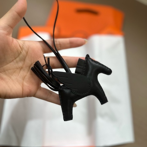 Hermès ｜愛馬仕 Rodeo Pegasus PM 小馬吊飾｜All Black｜附盒/紙袋/包裝全配