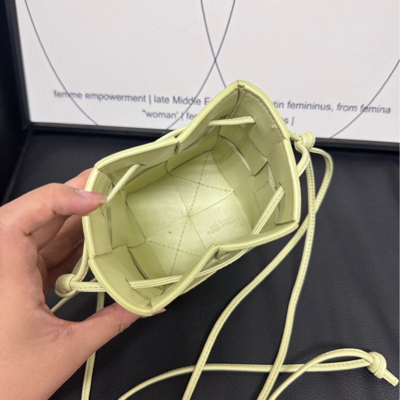【現貨】牛油果綠色 Bv 編織Mini水桶仔-2