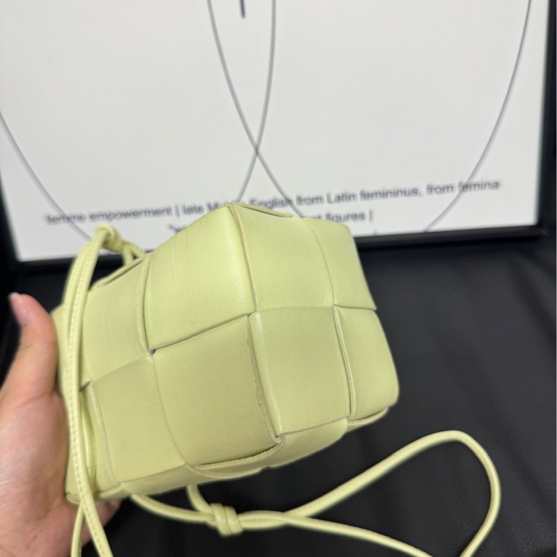 【現貨】牛油果綠色 Bv 編織Mini水桶仔-7