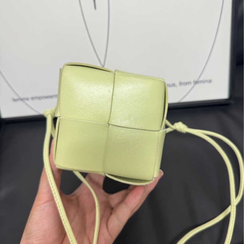 【現貨】牛油果綠色 Bv 編織Mini水桶仔-14