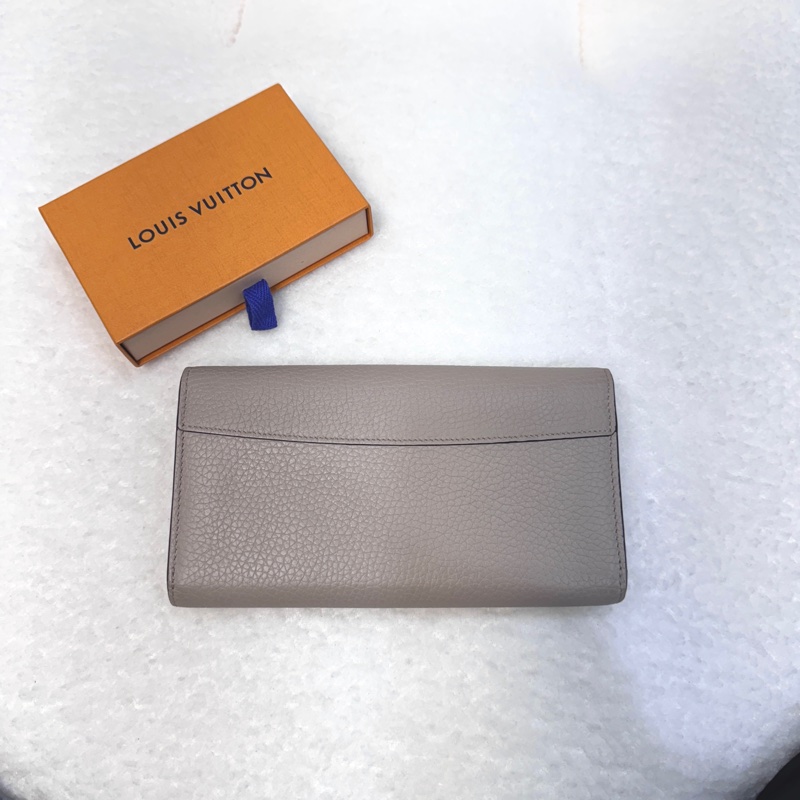 LouisVuitton路易威登LV卵石色Taurillon牛皮Capucines下蓋長夾金釦錢包M61249-4