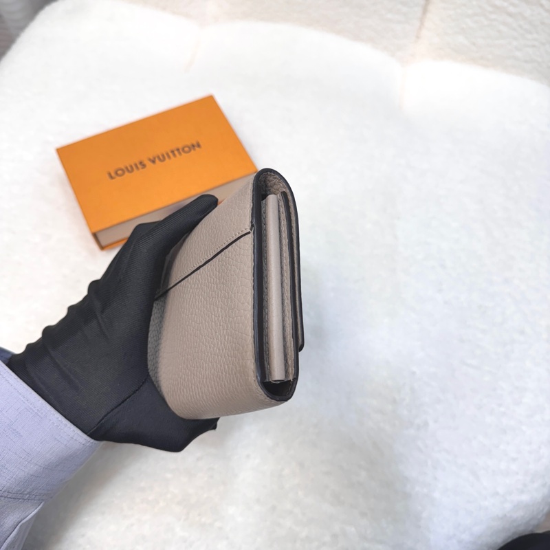 LouisVuitton路易威登LV卵石色Taurillon牛皮Capucines下蓋長夾金釦錢包M61249-6