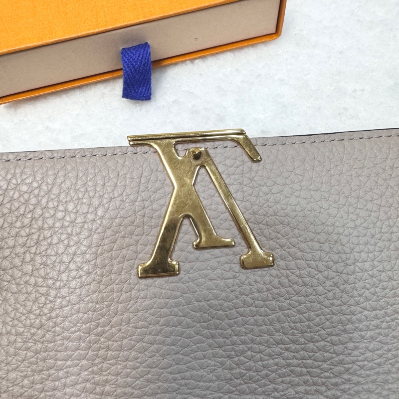 LouisVuitton路易威登LV卵石色Taurillon牛皮Capucines下蓋長夾金釦錢包M61249-17