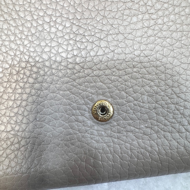 LouisVuitton路易威登LV卵石色Taurillon牛皮Capucines下蓋長夾金釦錢包M61249-18