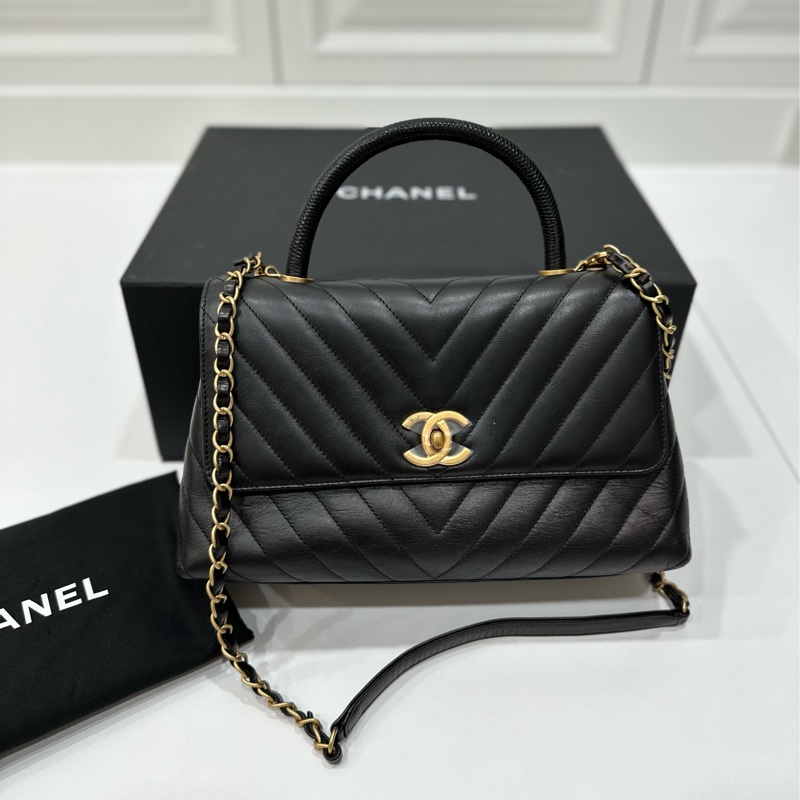 Chanel 香奈兒 cocohandle 28 蜥蜴手柄 黑金 V 紋 手提包 斜背包 肩背包 側背包 鍊條包-0