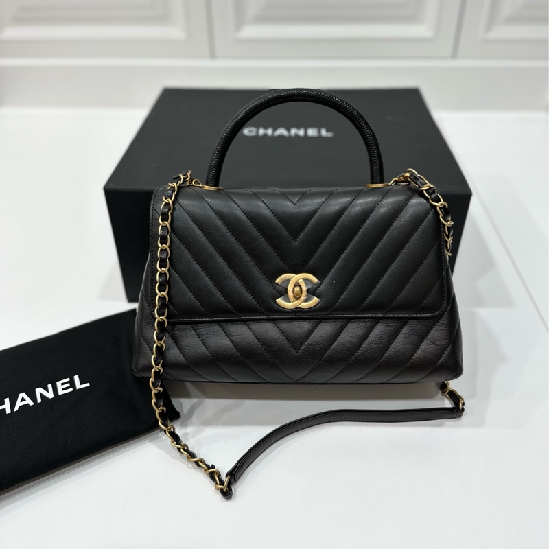 Chanel 香奈兒 cocohandle 28 蜥蜴手柄 黑金 V 紋 手提包 斜背包 肩背包 側背包 鍊條包-2
