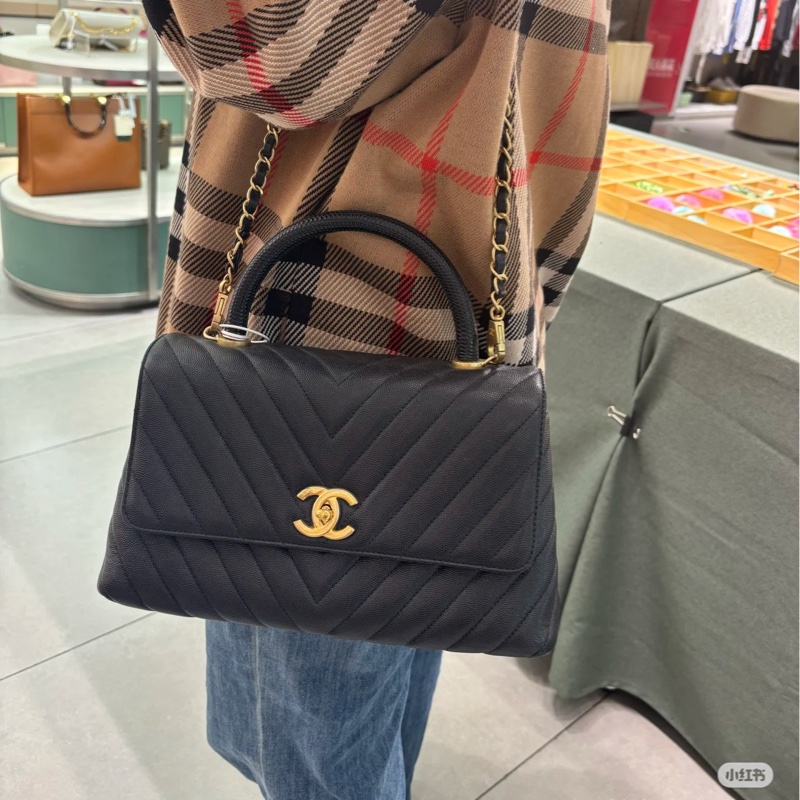 Chanel 香奈兒 cocohandle 28 蜥蜴手柄 黑金 V 紋 手提包 斜背包 肩背包 側背包 鍊條包-6
