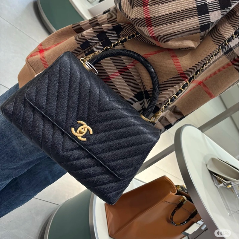 Chanel 香奈兒 cocohandle 28 蜥蜴手柄 黑金 V 紋 手提包 斜背包 肩背包 側背包 鍊條包-7