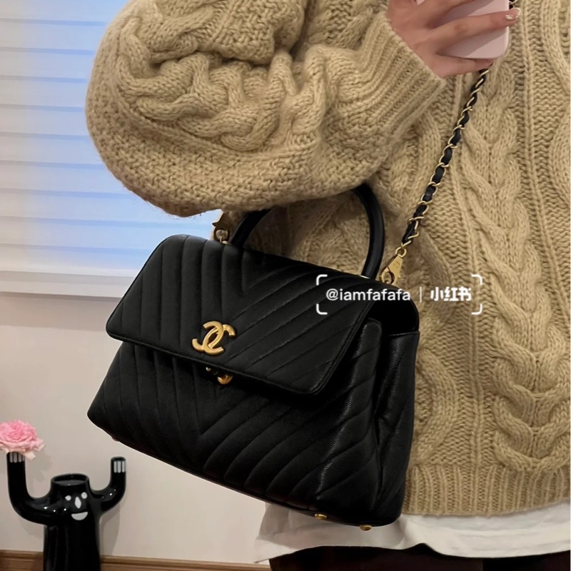 Chanel 香奈兒 cocohandle 28 蜥蜴手柄 黑金 V 紋 手提包 斜背包 肩背包 側背包 鍊條包-9