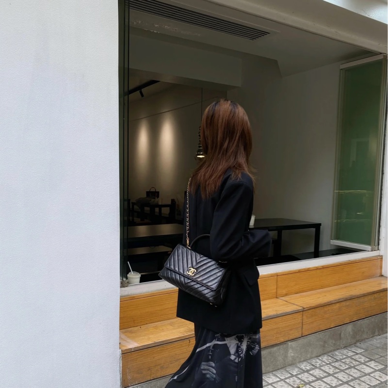 Chanel 香奈兒 cocohandle 28 蜥蜴手柄 黑金 V 紋 手提包 斜背包 肩背包 側背包 鍊條包-15