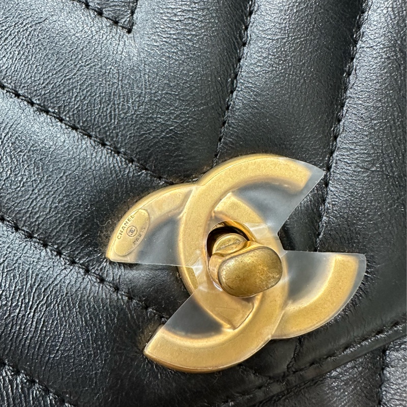 Chanel 香奈兒 cocohandle 28 蜥蜴手柄 黑金 V 紋 手提包 斜背包 肩背包 側背包 鍊條包-33