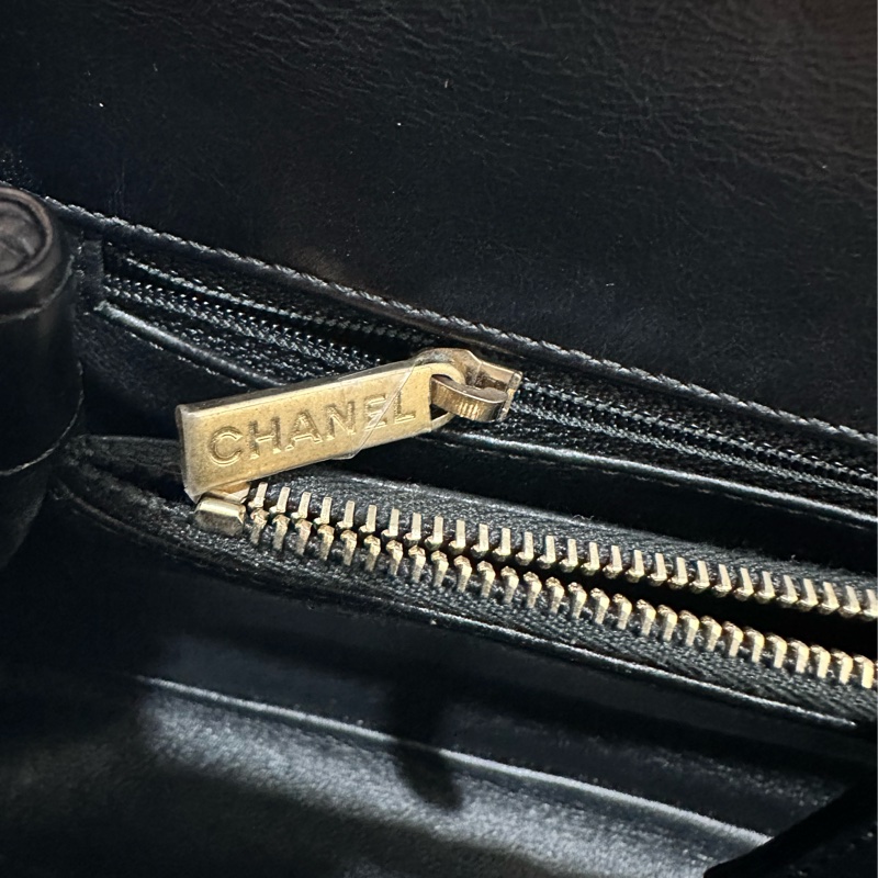 Chanel 香奈兒 cocohandle 28 蜥蜴手柄 黑金 V 紋 手提包 斜背包 肩背包 側背包 鍊條包-42