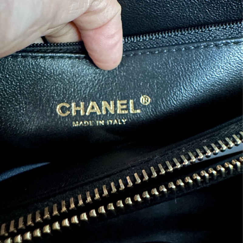 Chanel 香奈兒 cocohandle 28 蜥蜴手柄 黑金 V 紋 手提包 斜背包 肩背包 側背包 鍊條包-45