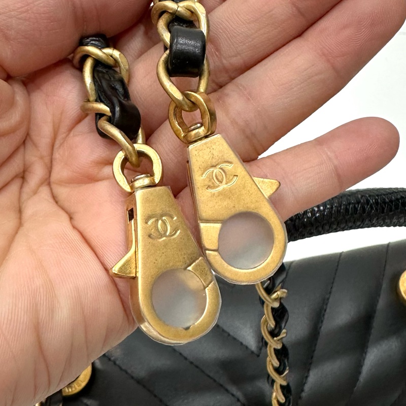 Chanel 香奈兒 cocohandle 28 蜥蜴手柄 黑金 V 紋 手提包 斜背包 肩背包 側背包 鍊條包-58