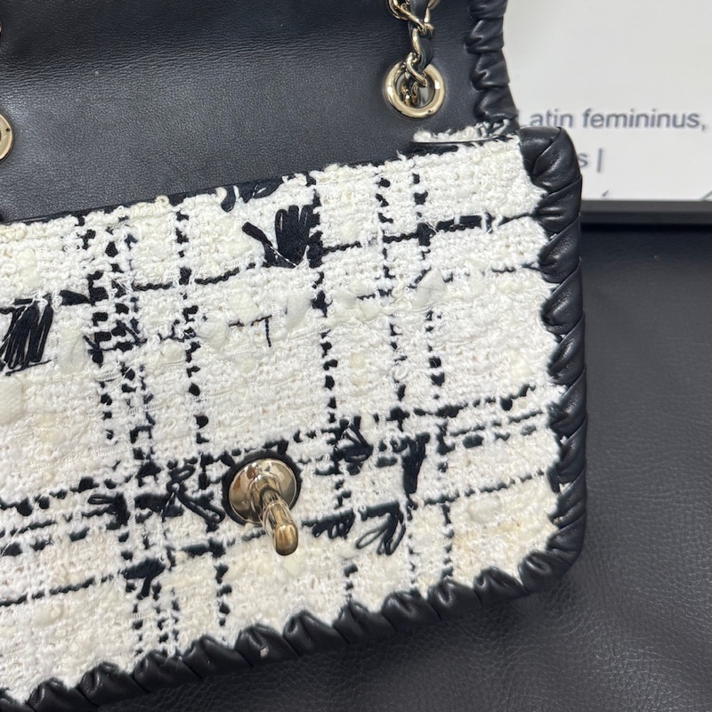 【現貨】Chanel 季節款毛毛編織 bag-17