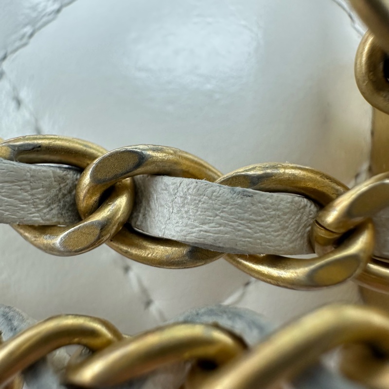CHANEL 21C 白色金扣羊皮 雙金珠迷你小盒子 斜肩包-6