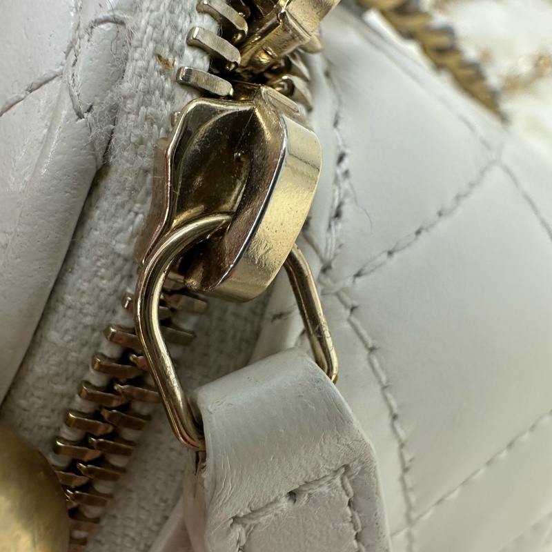 CHANEL 21C 白色金扣羊皮 雙金珠迷你小盒子 斜肩包-13