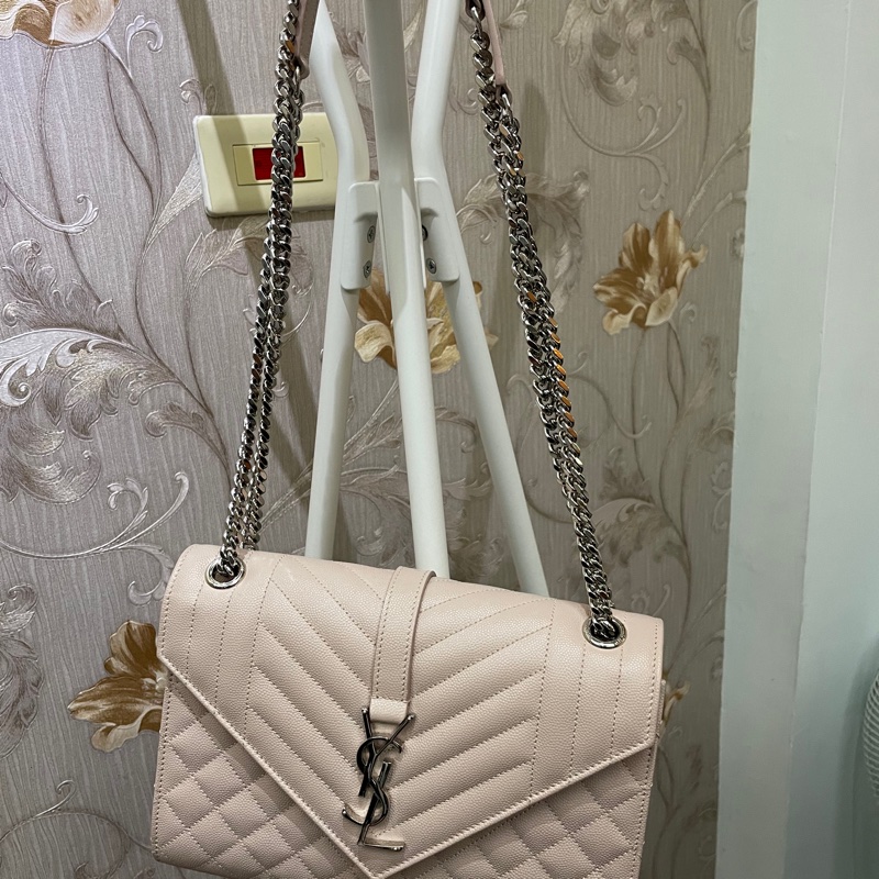 YSL 聖羅蘭 粉米 Envelope魚子醬牛皮信封包-16