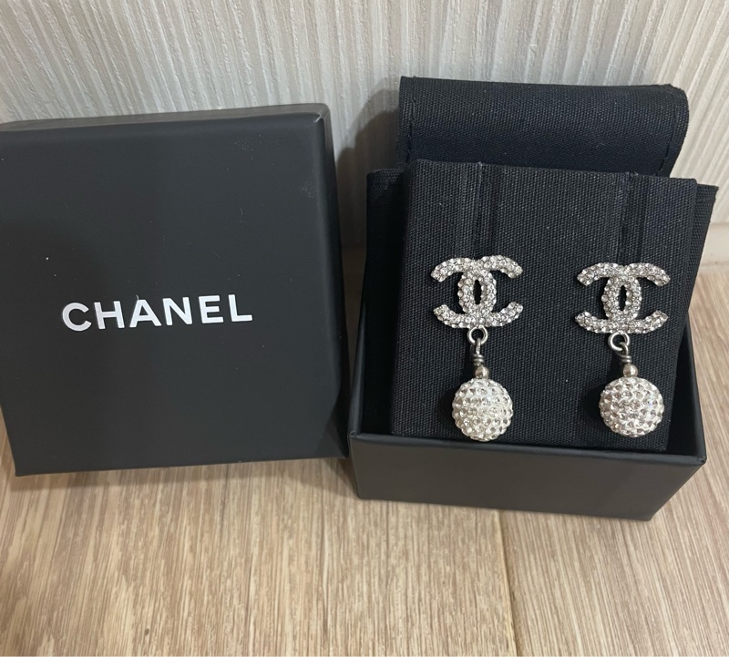 Chanel 銀色雙C水鑽球耳環-0