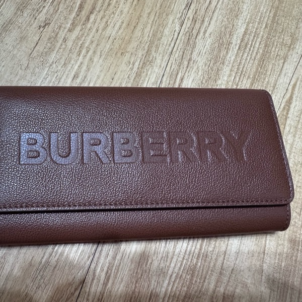 全新BURBERRY壓印字母logo小牛皮 長夾-0