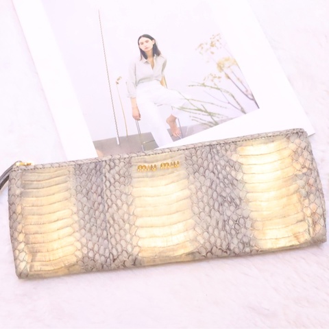Miumiu pouch✨