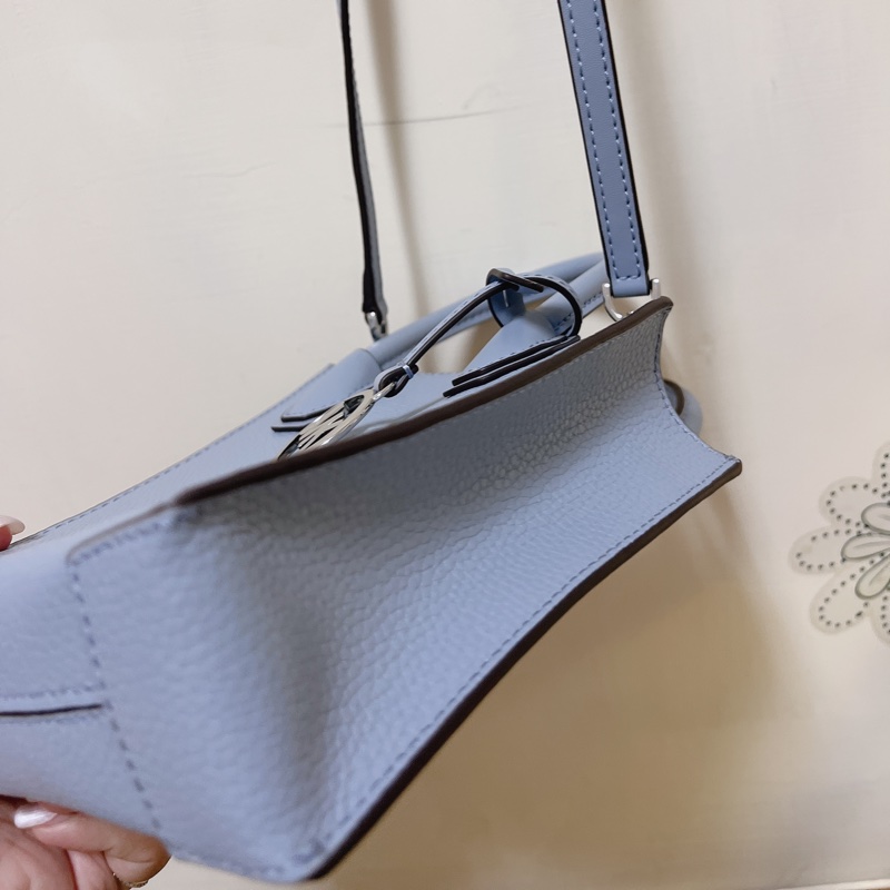 MICHAEL KORS MK MERCER 荔枝皮琴譜包 天空藍-7