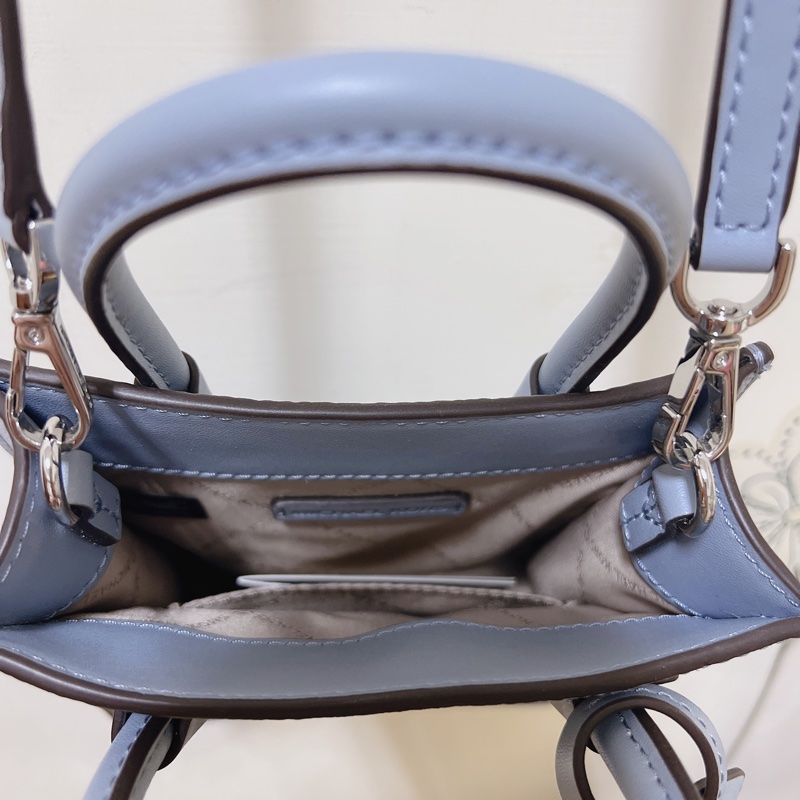 MICHAEL KORS MK MERCER 荔枝皮琴譜包 天空藍-13