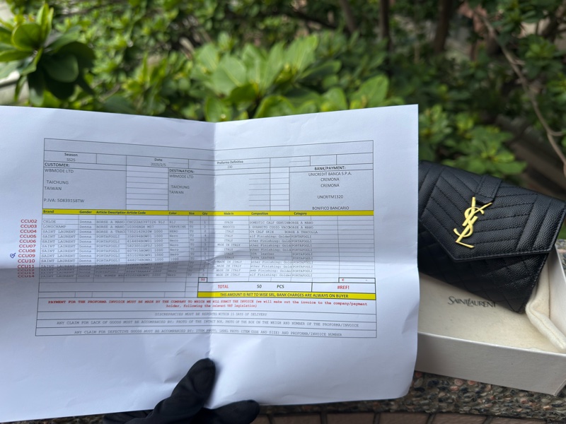二手真品YSL Saint Lauren 黑色651028 經典金LOGO菱格縫線粒紋牛皮扣式三折信封式短夾-9