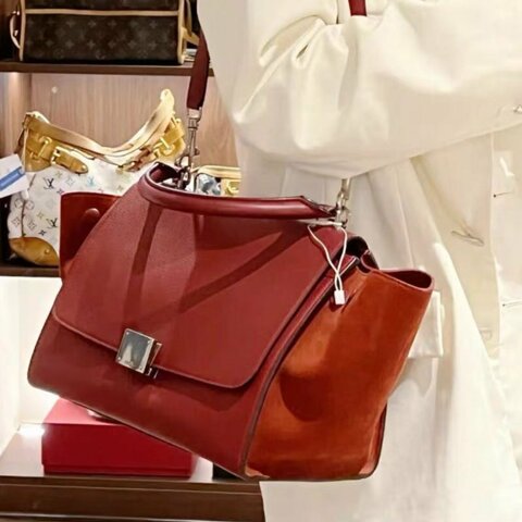celine 紅色金扣trapeze中號斜背包 婚包 30*25*15，98新 配件塵袋